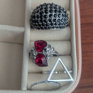 Lot. Ring 7-8 Silver Tone Red Crystal Floral Ring - Women Jewelry